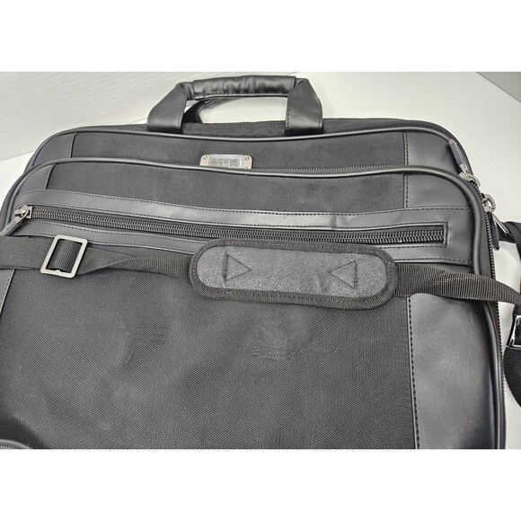 Kenneth Cole Reaction R-Tech Tablet & Netbook Case 19"X14" - Picture 9 of 9